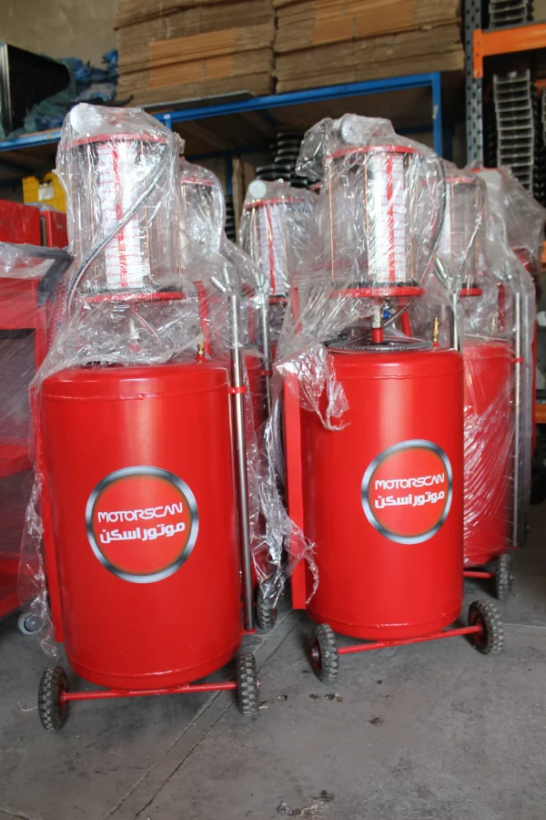 Industrial pneumatic oil suction device with hose for fast and safe engine oil extraction in workshops